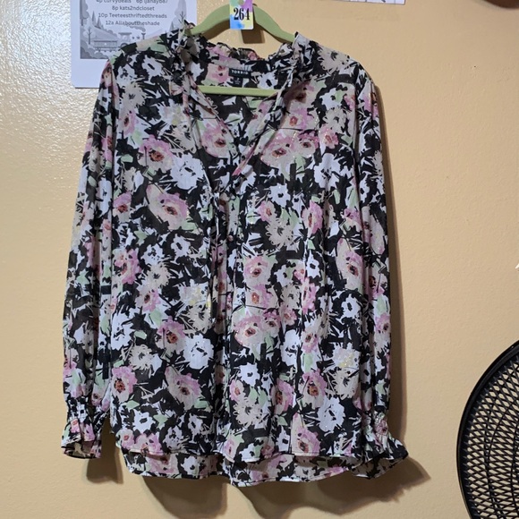 #264 size 2,Torrid Black & Pink Floral button down Blouse w/ golden strands - Picture 1 of 4